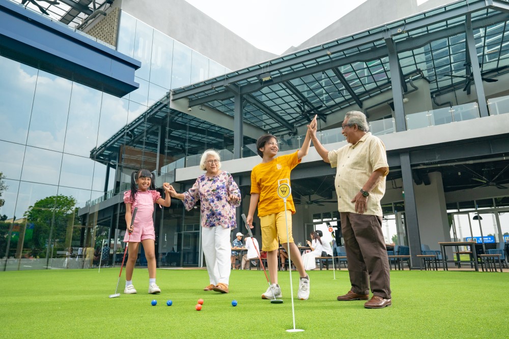 Topgolf Jakarta: Tempat Liburan Keluarga yang Seru dan Menyenangkan