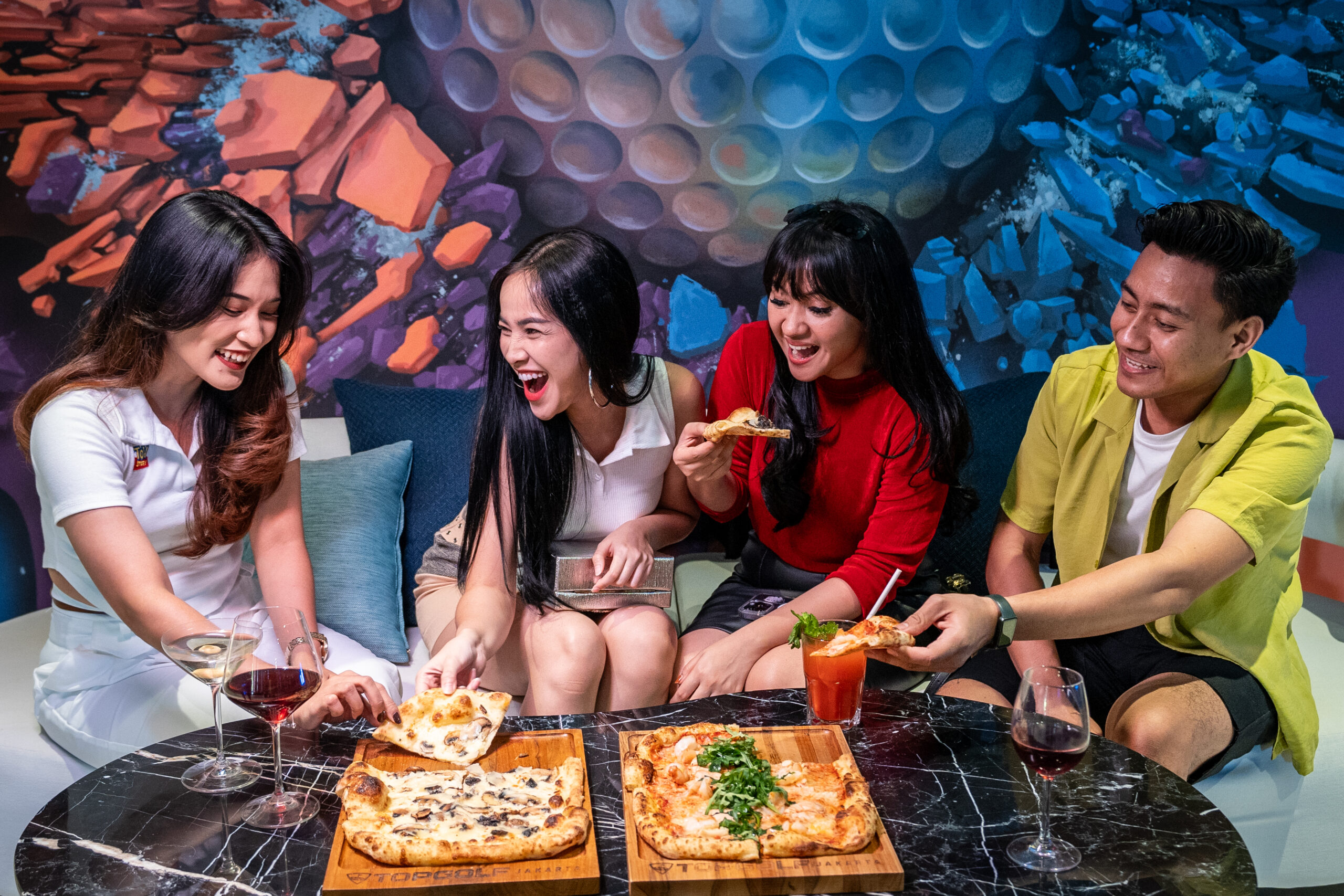 Perbedaan Bar dan Club: Pilihan Hiburan yang Berbeda untuk Setiap Suasana